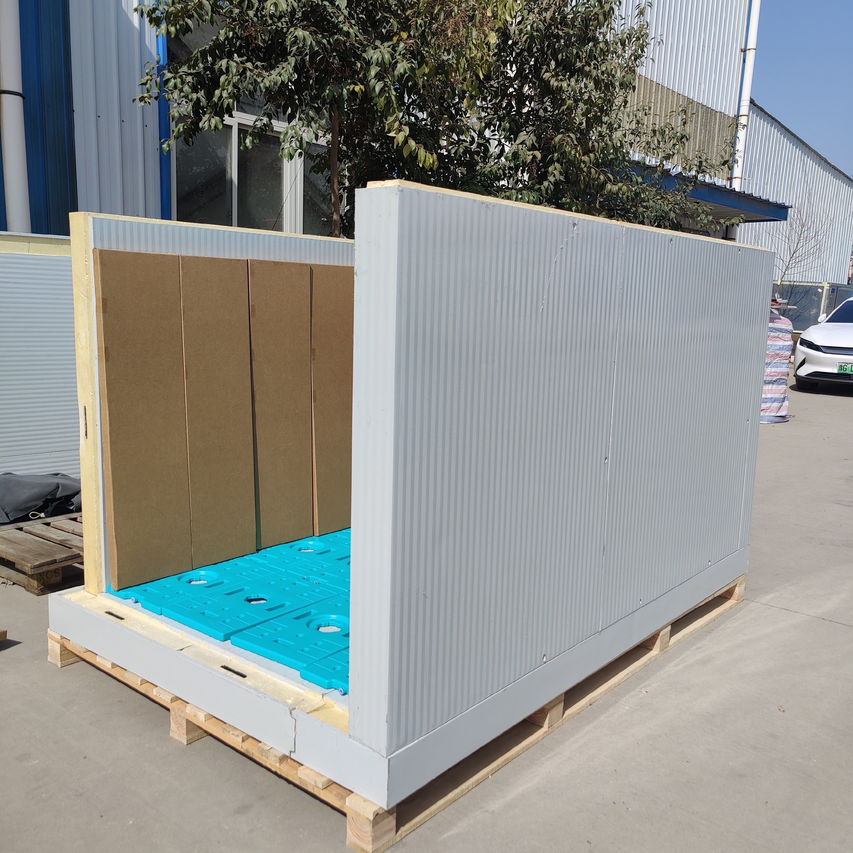 托盘式保温箱疫苗运输 | 生物制品中心分发 | 大规模冷链物流 疾控中心使用托盘式保温箱进行大批量疫苗、生物制品的标准化分发与运输作业场景